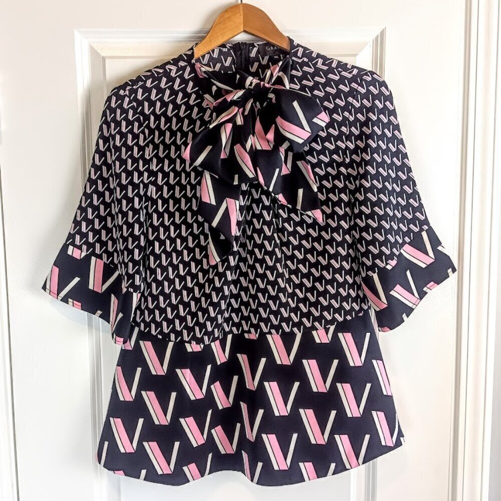 Gracia Navy and Pink Geometric Blouse